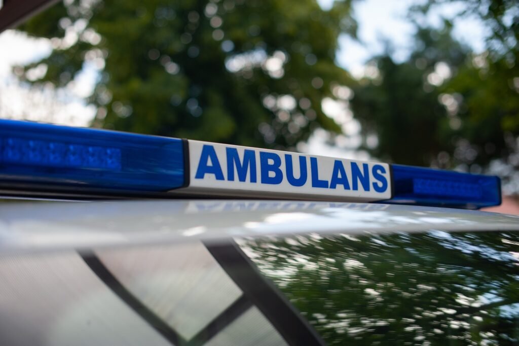 ambulance 4315643 1920